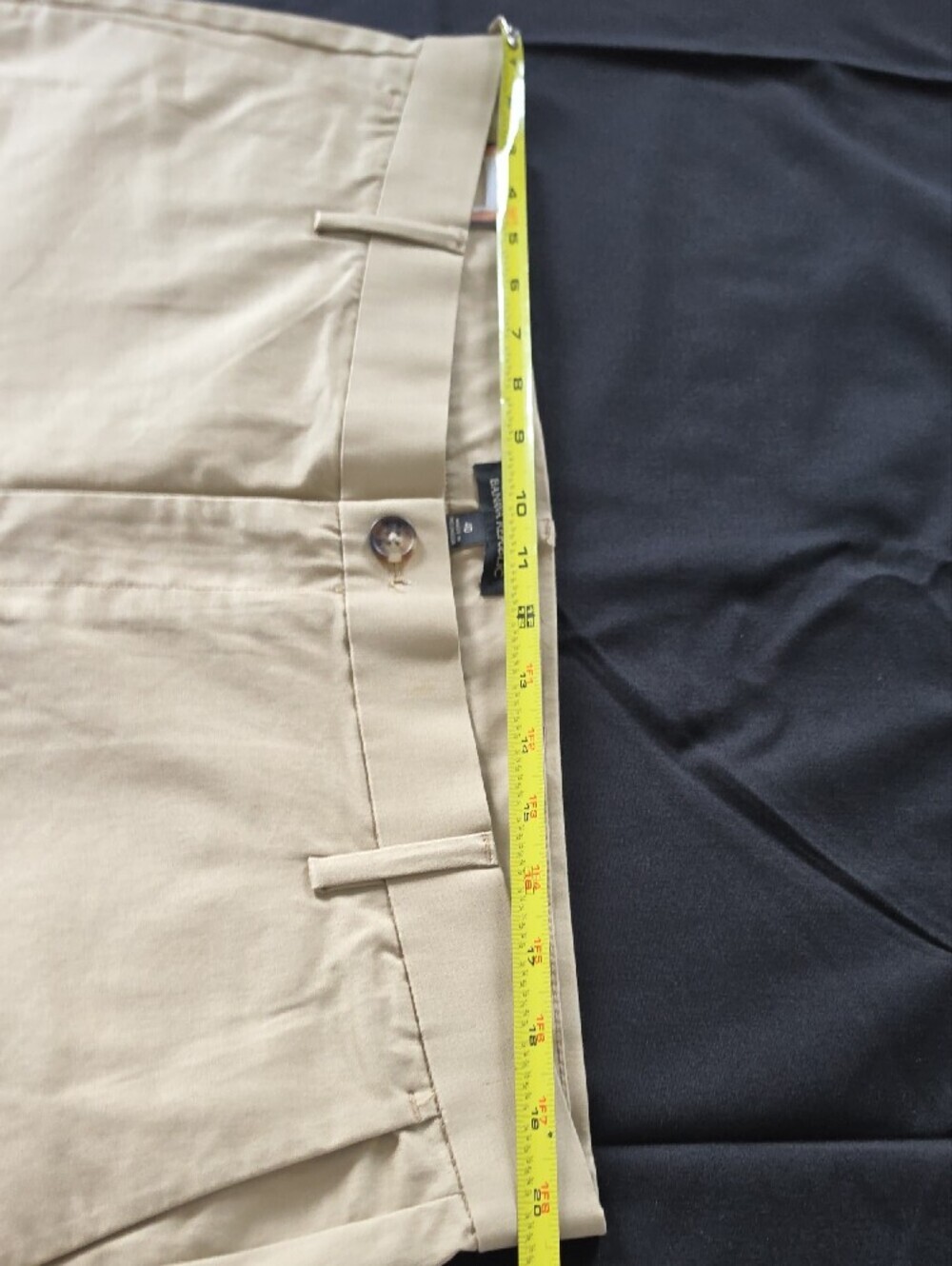 Banana Republic Men's Khaki Flat-Front Shorts - Picture 12 of 12